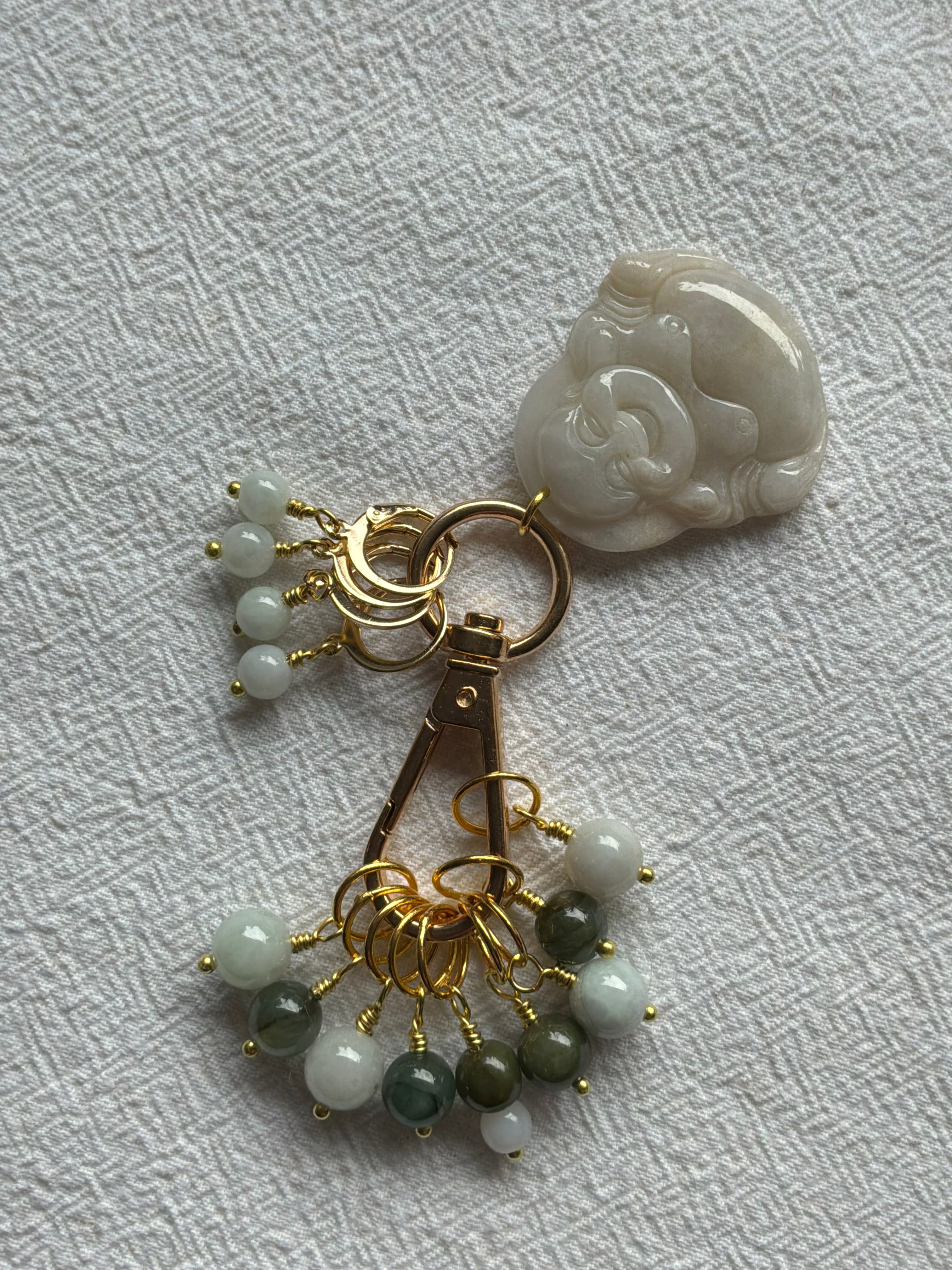 Maskemarkør sæt Jade grøn og gul. Med smiling Buddah vedhæng på markørholderen. Forgyldt op til 7 mm og åbenlukkelige