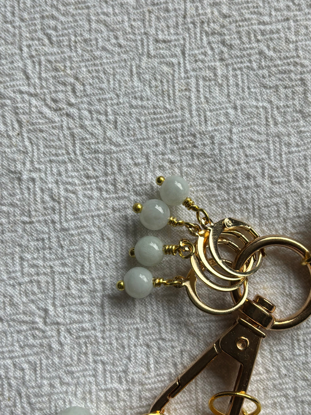 Maskemarkør sæt Jade grøn og gul. Med smiling Buddah vedhæng på markørholderen. Forgyldt op til 7 mm og åbenlukkelige