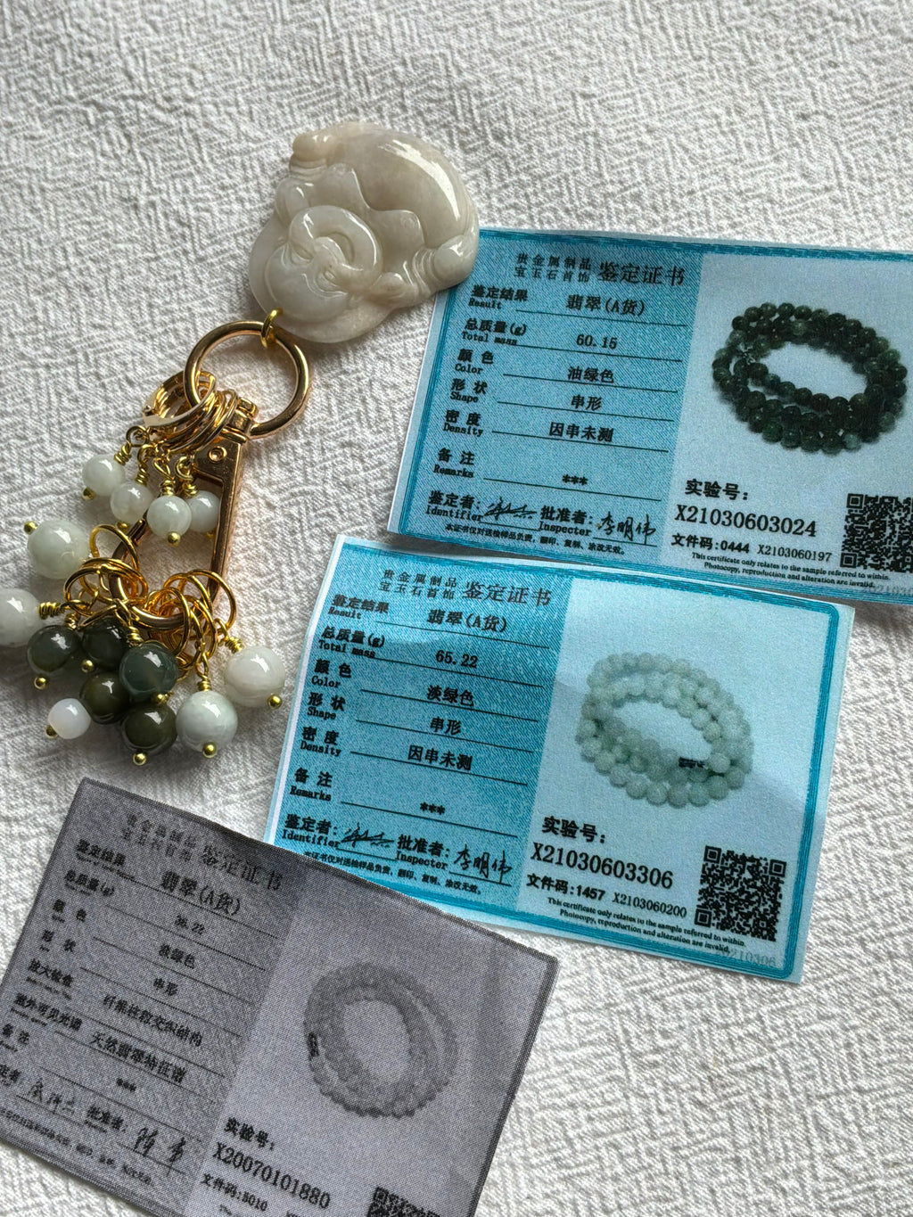 Maskemarkør sæt Jade grøn og gul. Med smiling Buddah vedhæng på markørholderen. Forgyldt op til 7 mm og åbenlukkelige