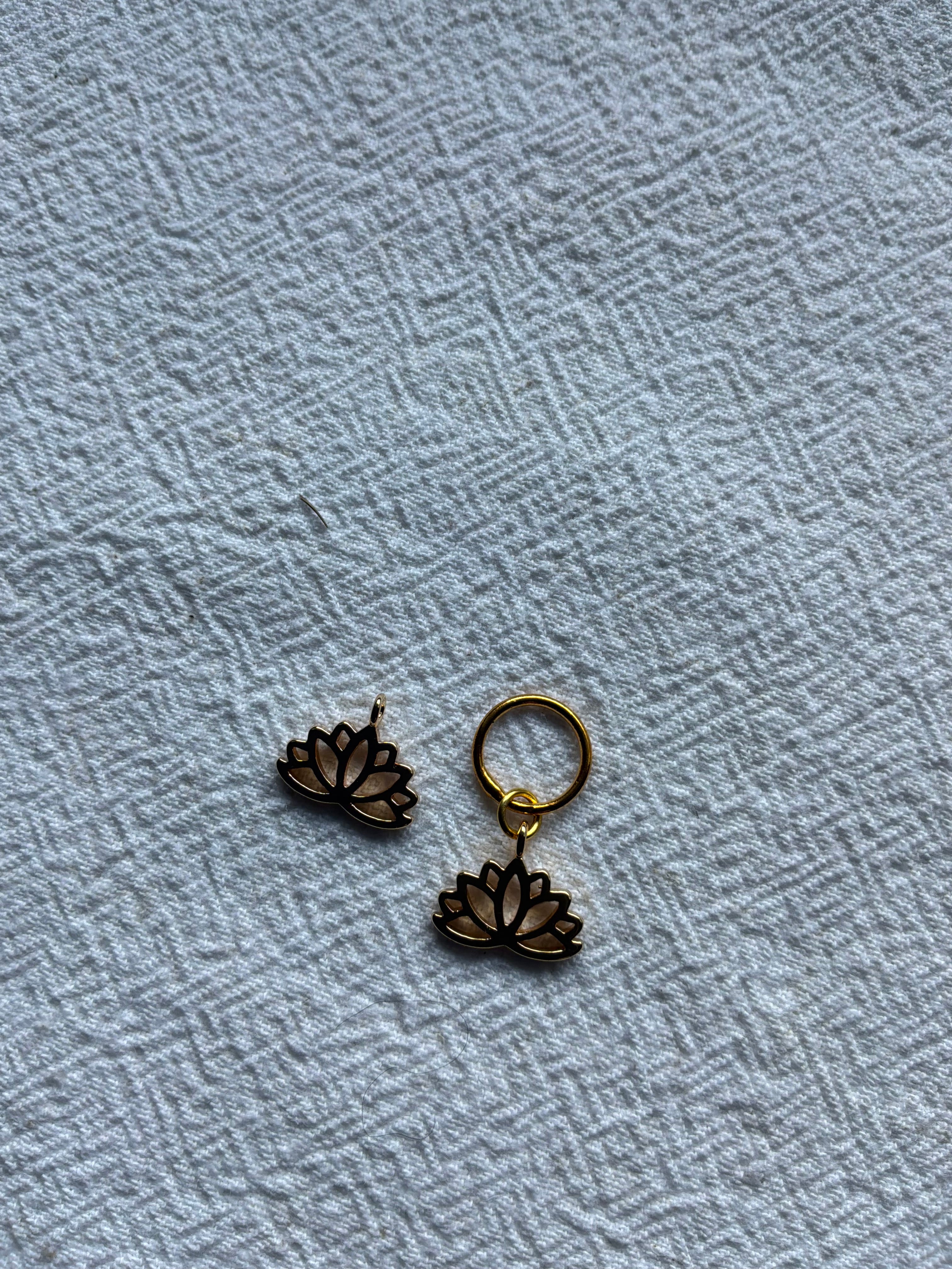 Maskemarkør enkelt Lotus forgyldt 10x12 mm. Vælg Op til 7mm, 10mm, eller åbenlukkelig