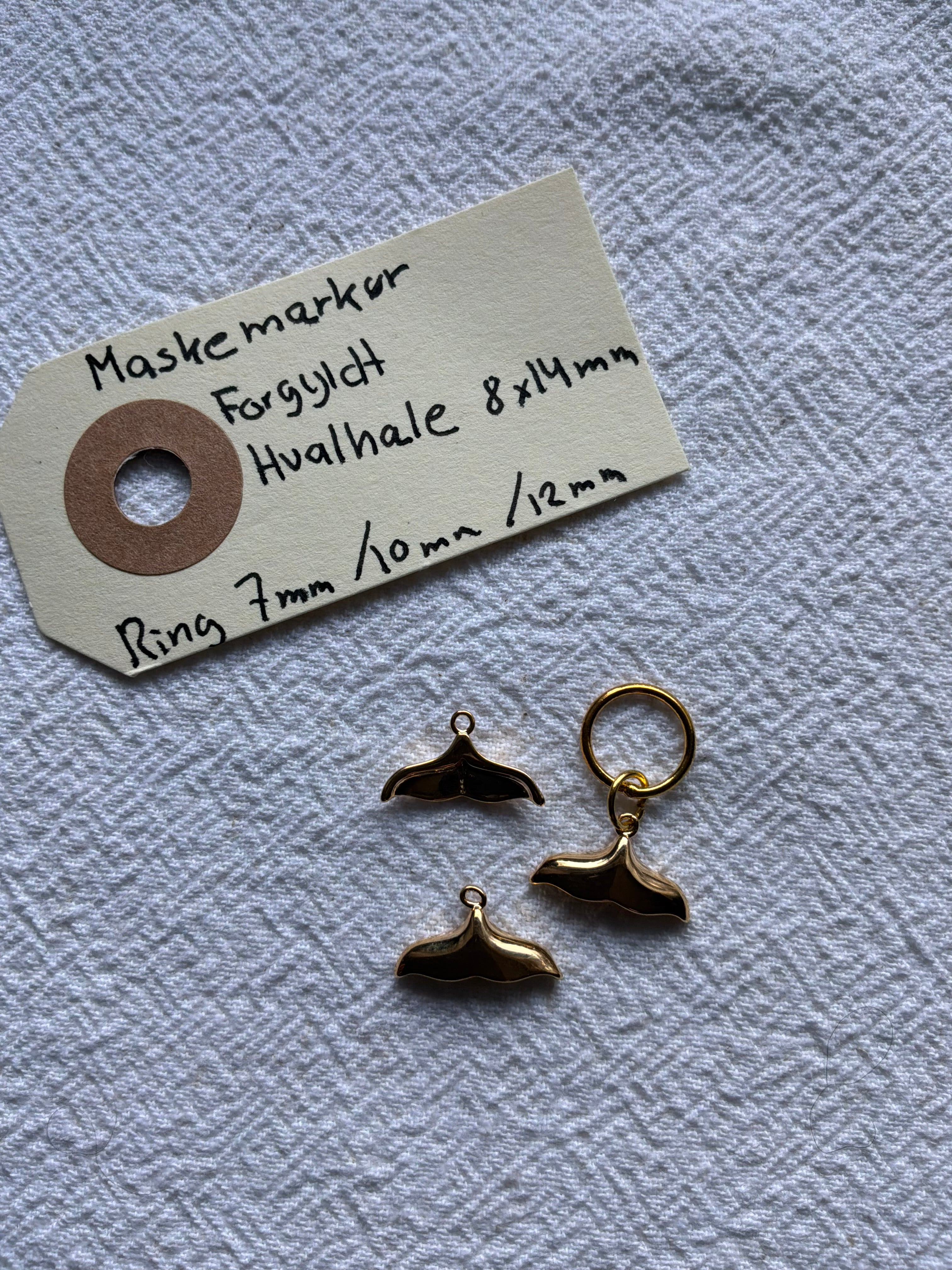 Maskemarkør enkelt Hvalhale forgyldt 8x13mm. Vælg Op til 7mm, 10mm, eller åbenlukkelig