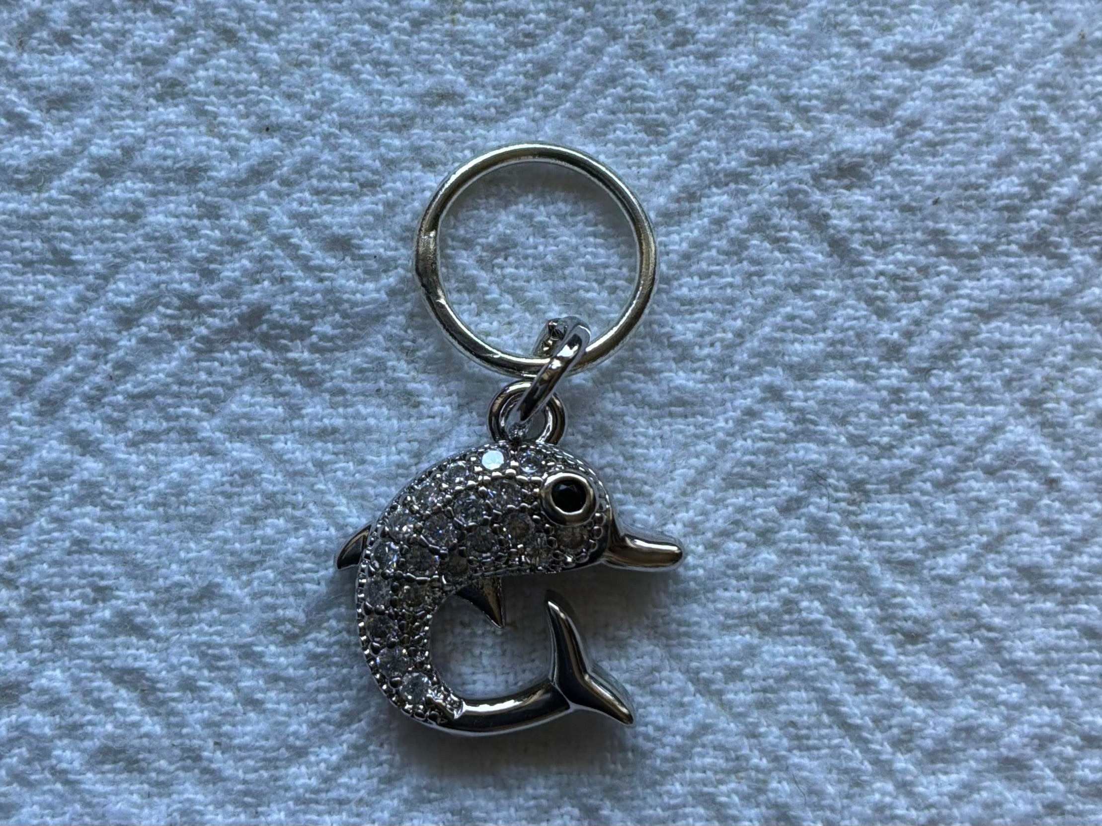 Maskemarkør Delfin med zirkonia sten forsølvet 14x14mm. Vælg Op til 7mm, 10mm, eller åbenlukkelig