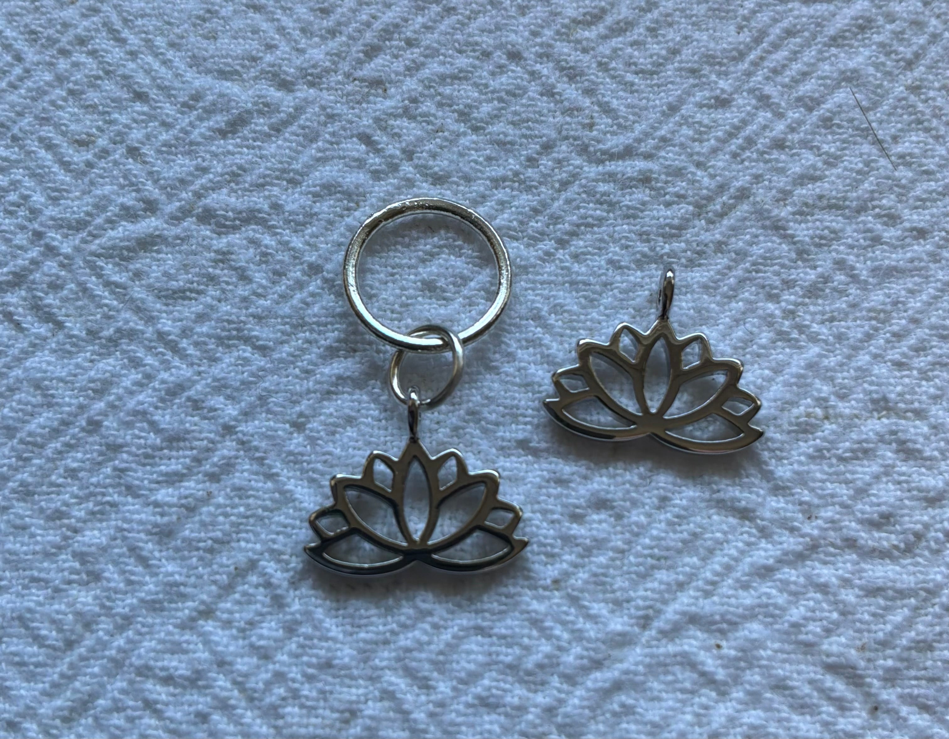 Maskemarkør enkelt Lotus forsølvet10x12mm. Vælg Op til 7mm, 10mm, eller åbenlukkelig