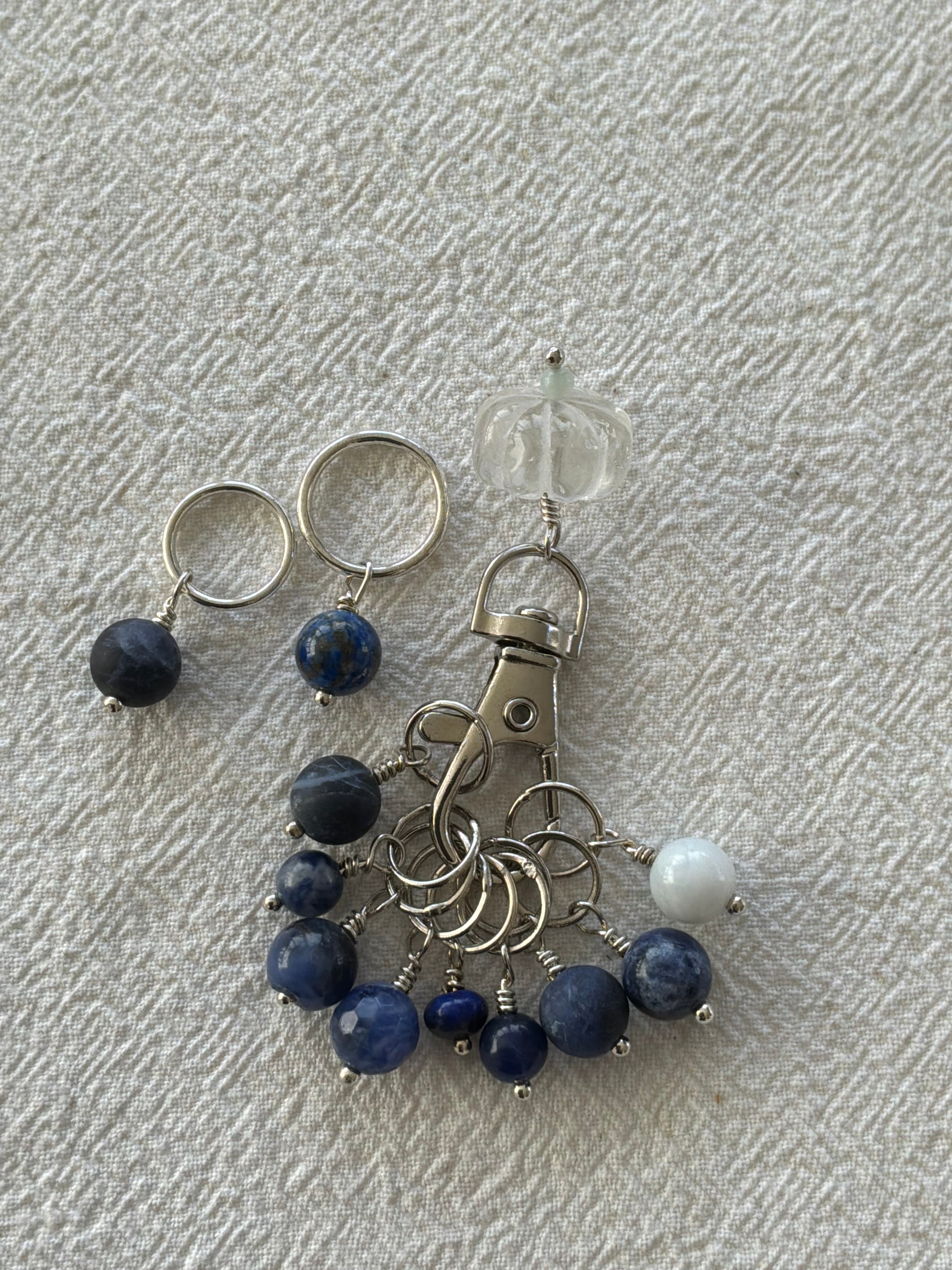 Maskemarkør sæt Sodalit, Akvamrin og Bjergkrystal forsølvet. Op til 9x 7mm pinde og 1 x10mm og 1x12mm