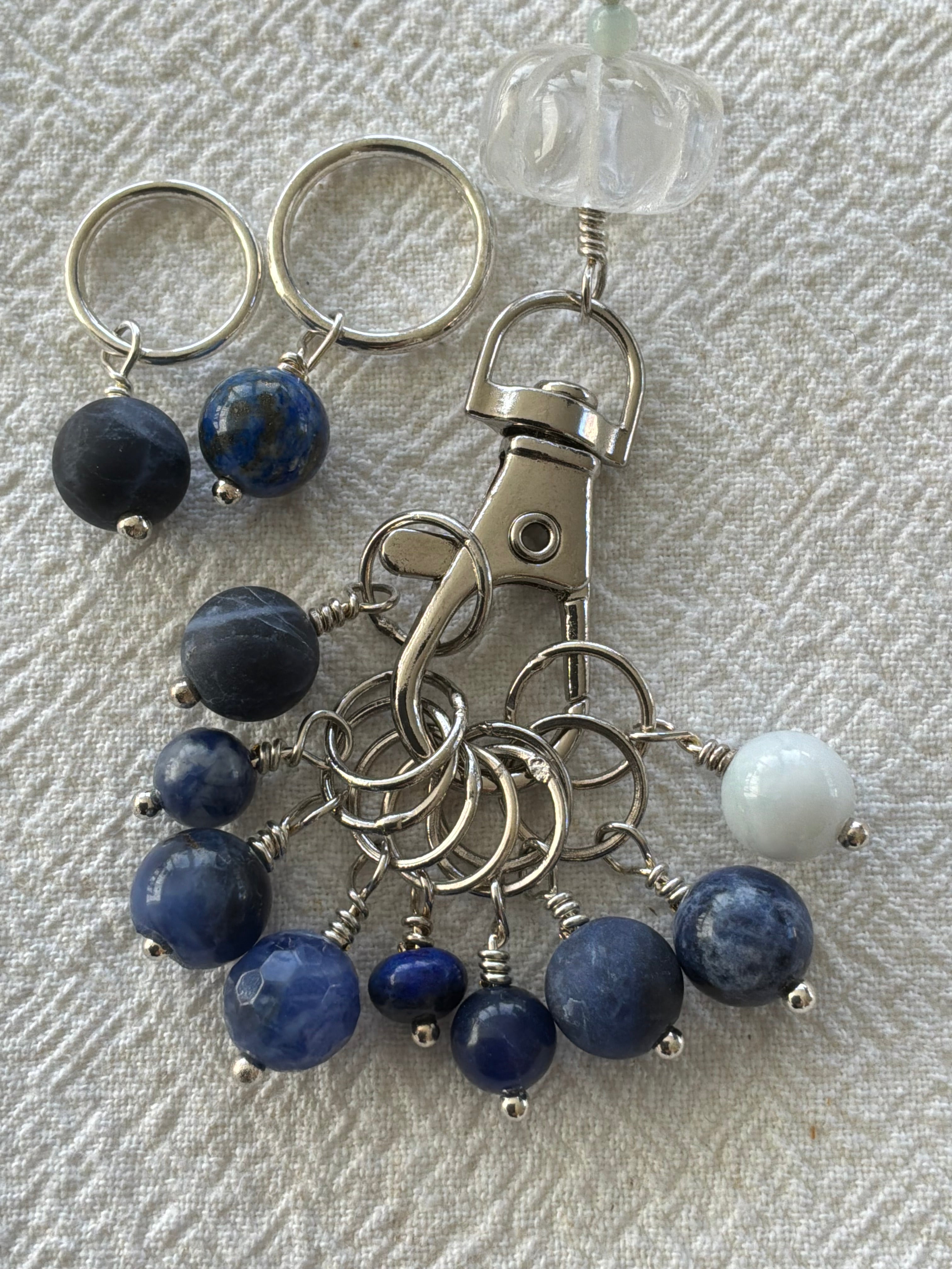 Maskemarkør sæt Sodalit, Akvamrin og Bjergkrystal forsølvet. Op til 9x 7mm pinde og 1 x10mm og 1x12mm