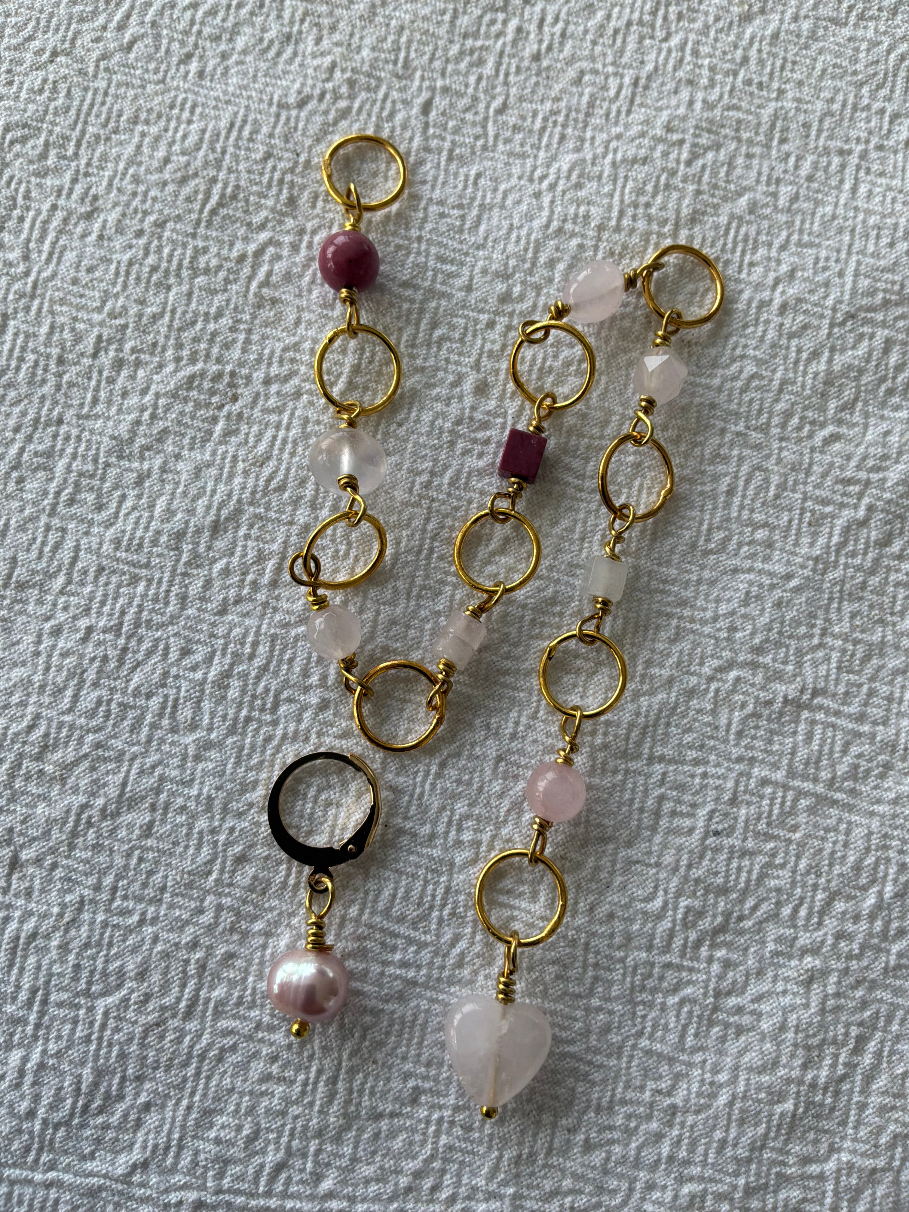 Strikkefisk forgyldt 10 ringe passer på op til 7 mm. Rosakvarts, Rhodocrosit og perle