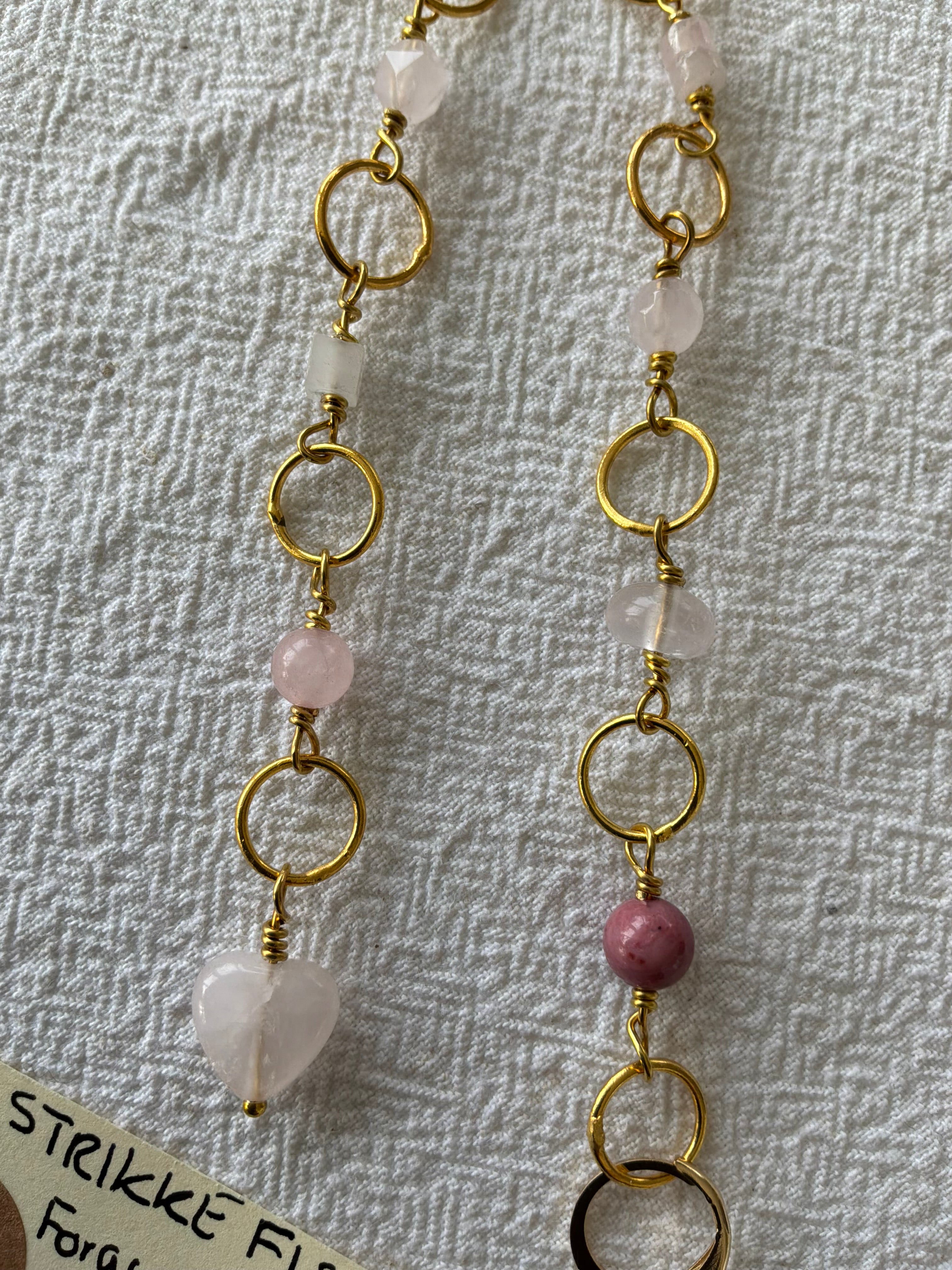 Strikkefisk forgyldt 10 ringe passer på op til 7 mm. Rosakvarts, Rhodocrosit og perle