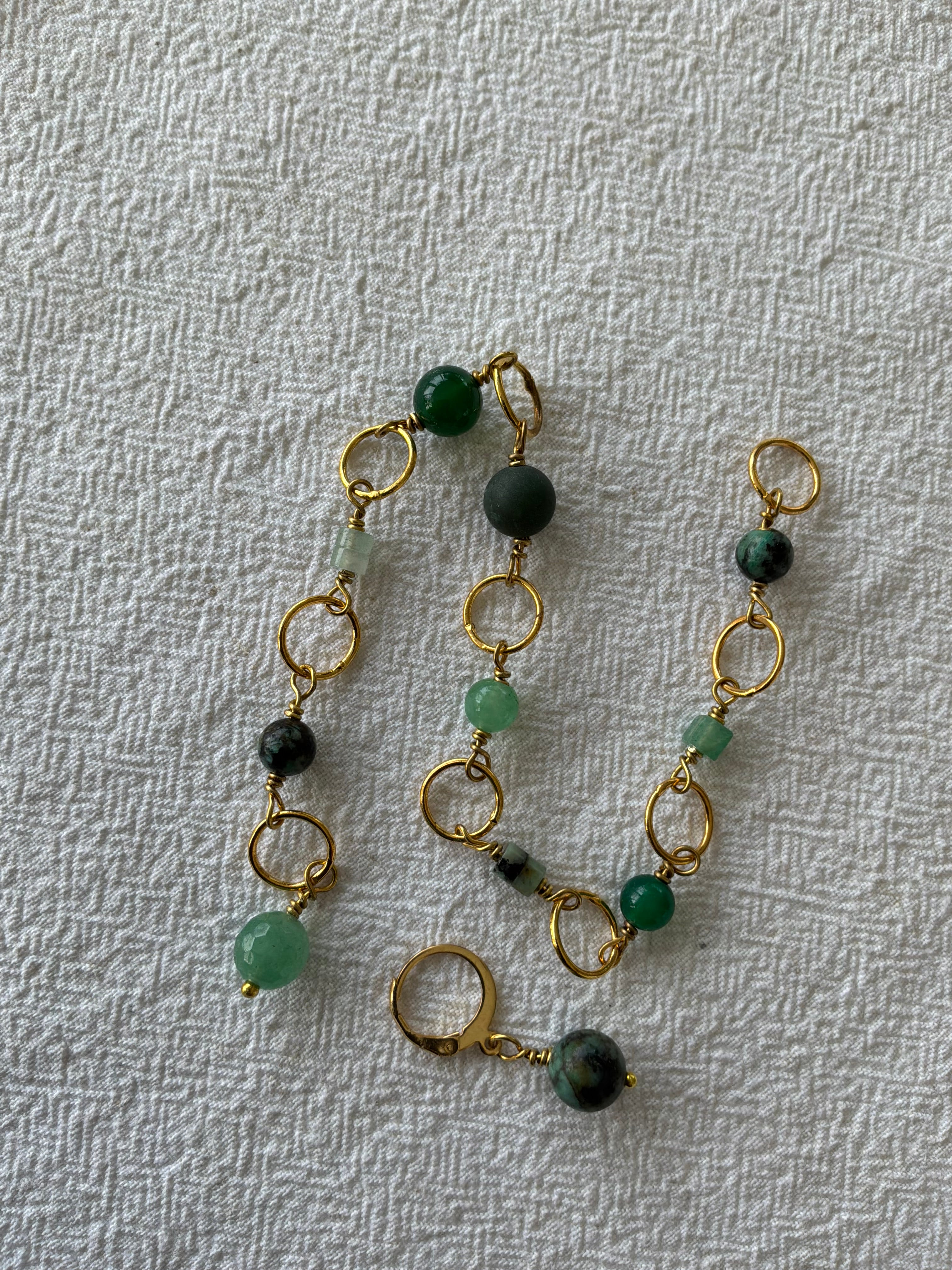 Strikkefisk forgyldt 10 ringe passer på op til 7mm. Aventurin, Afrikansk Turkis og Agat