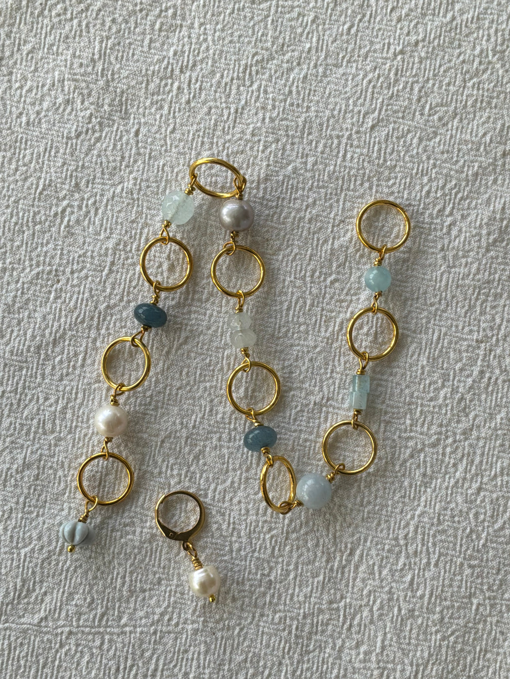 Strikkefisk forgyldt 10 ringe passer på op 10 mm. Akvamarin, Perle og Blue Oregon Opal