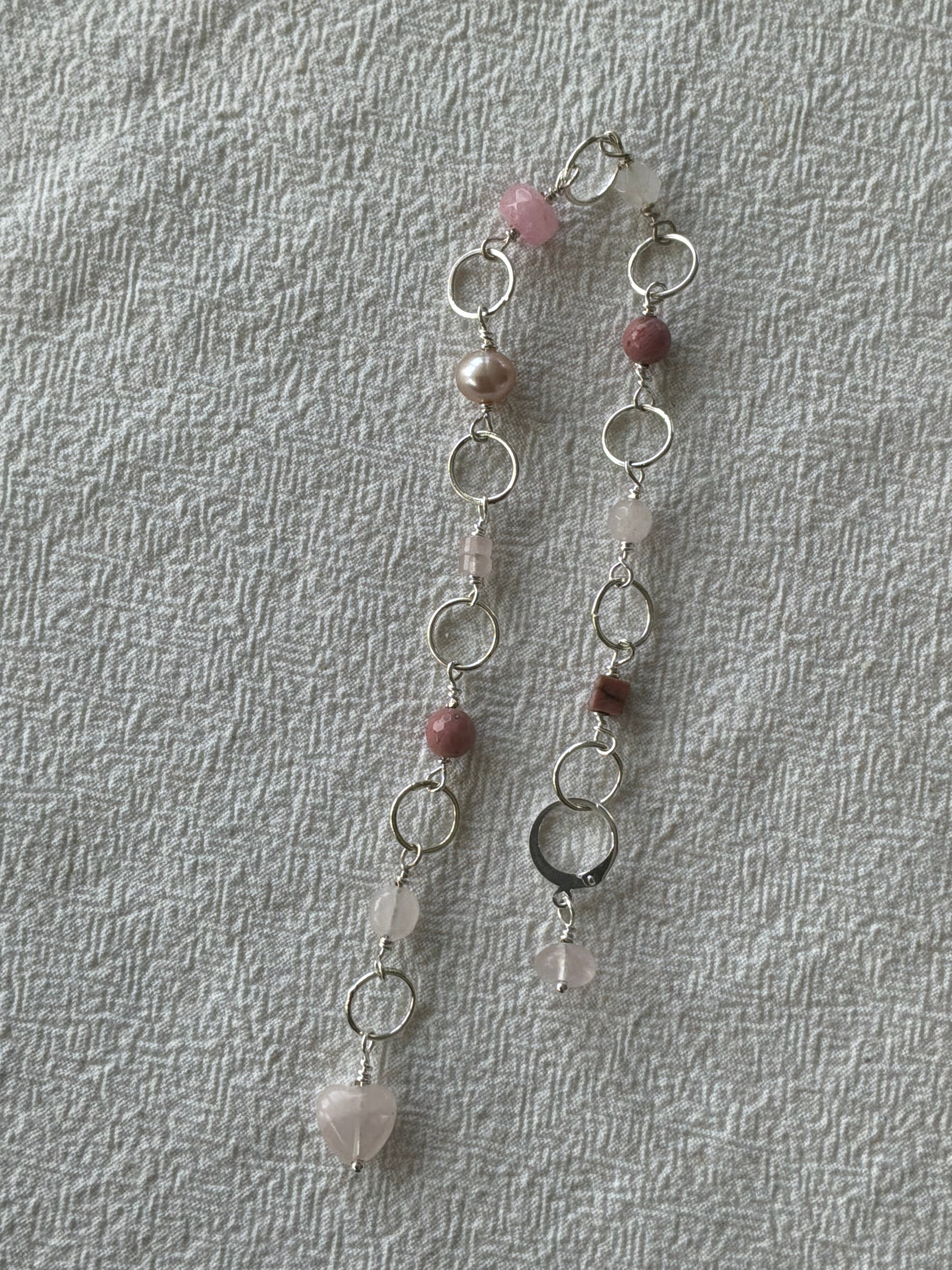 Strikkefisk forsølvet 10 ringe passer på op til 7 mm. Rosakvarts, Rhodocrosit og Perle