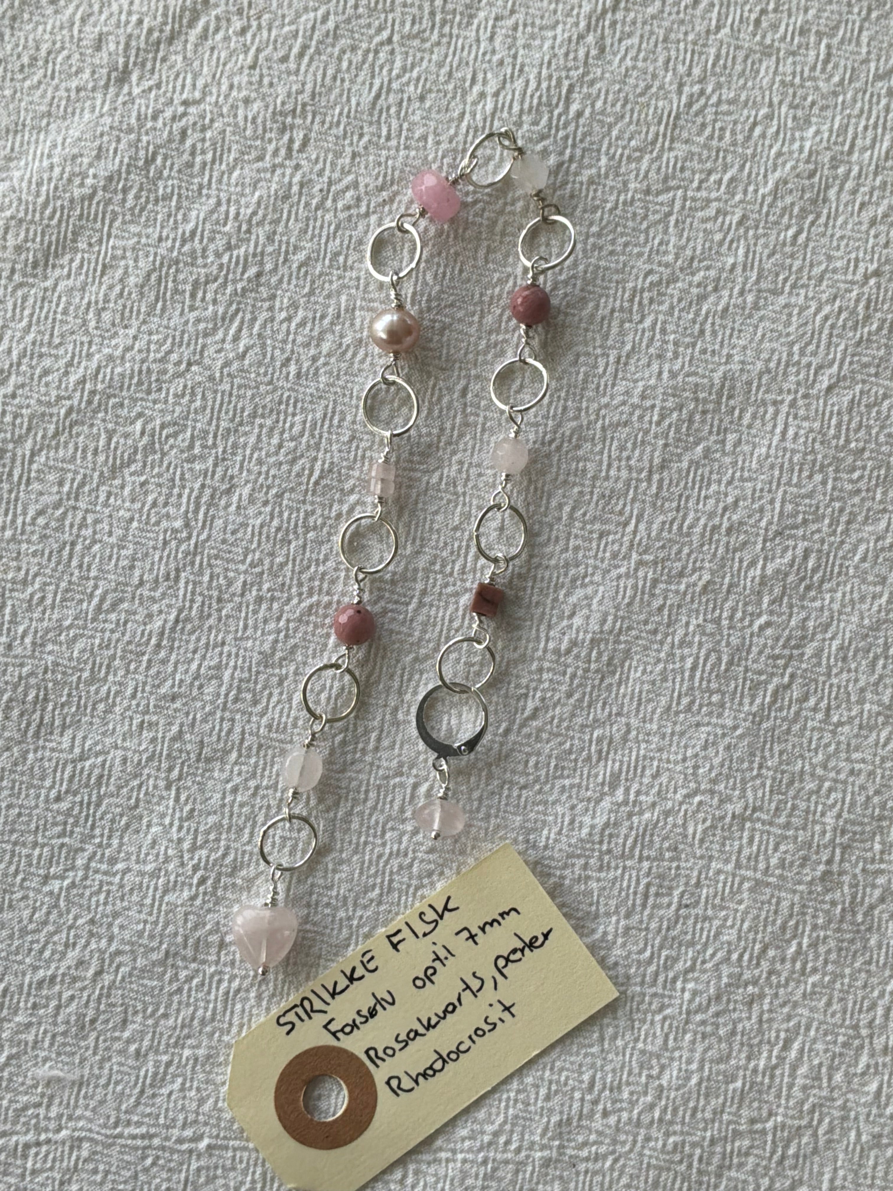 Strikkefisk forsølvet 10 ringe passer på op til 7 mm. Rosakvarts, Rhodocrosit og Perle