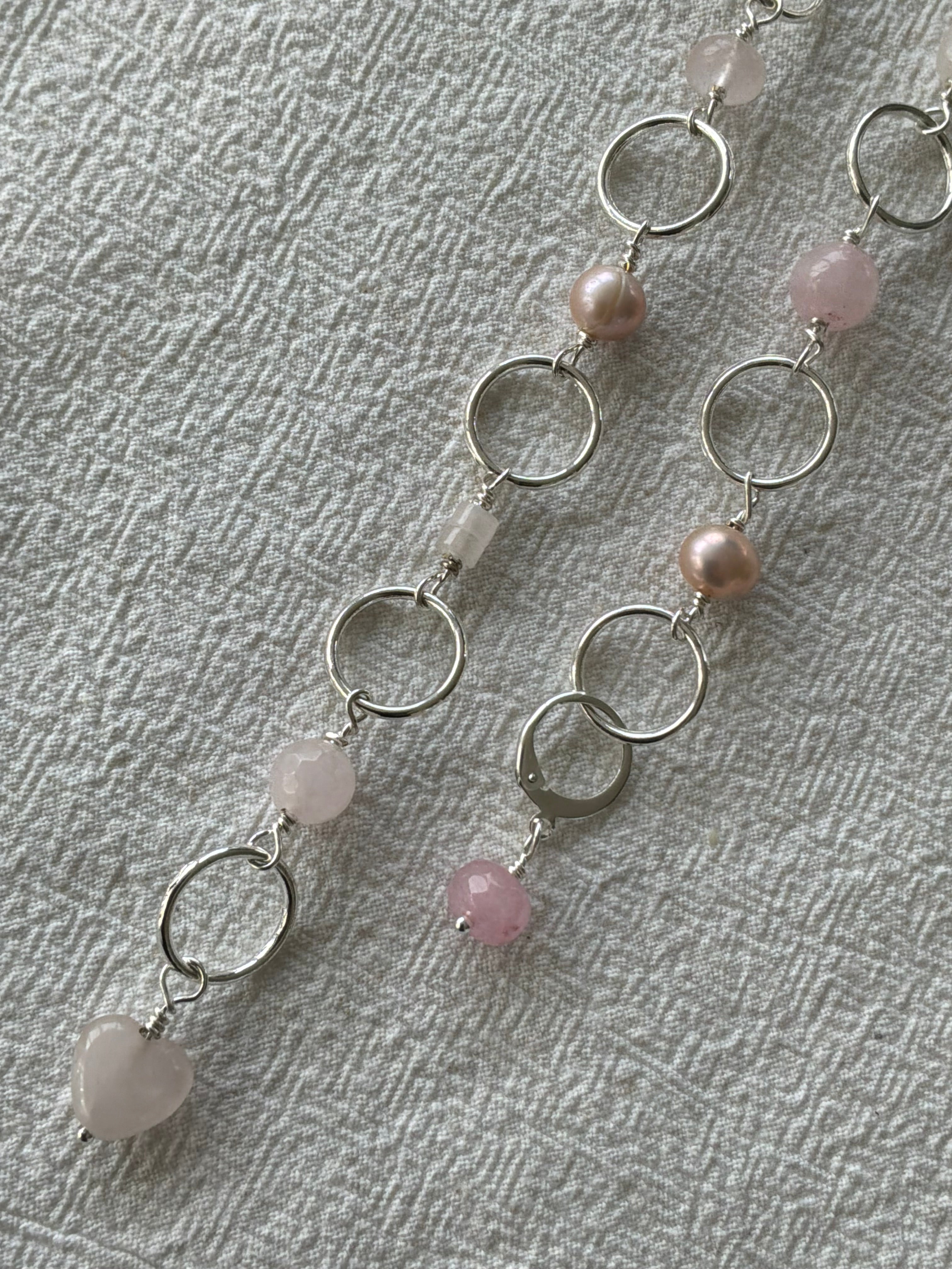 Strikkefisk forsølvet 10 ringe passer på op til 10mm. Rosakvarts og Perler