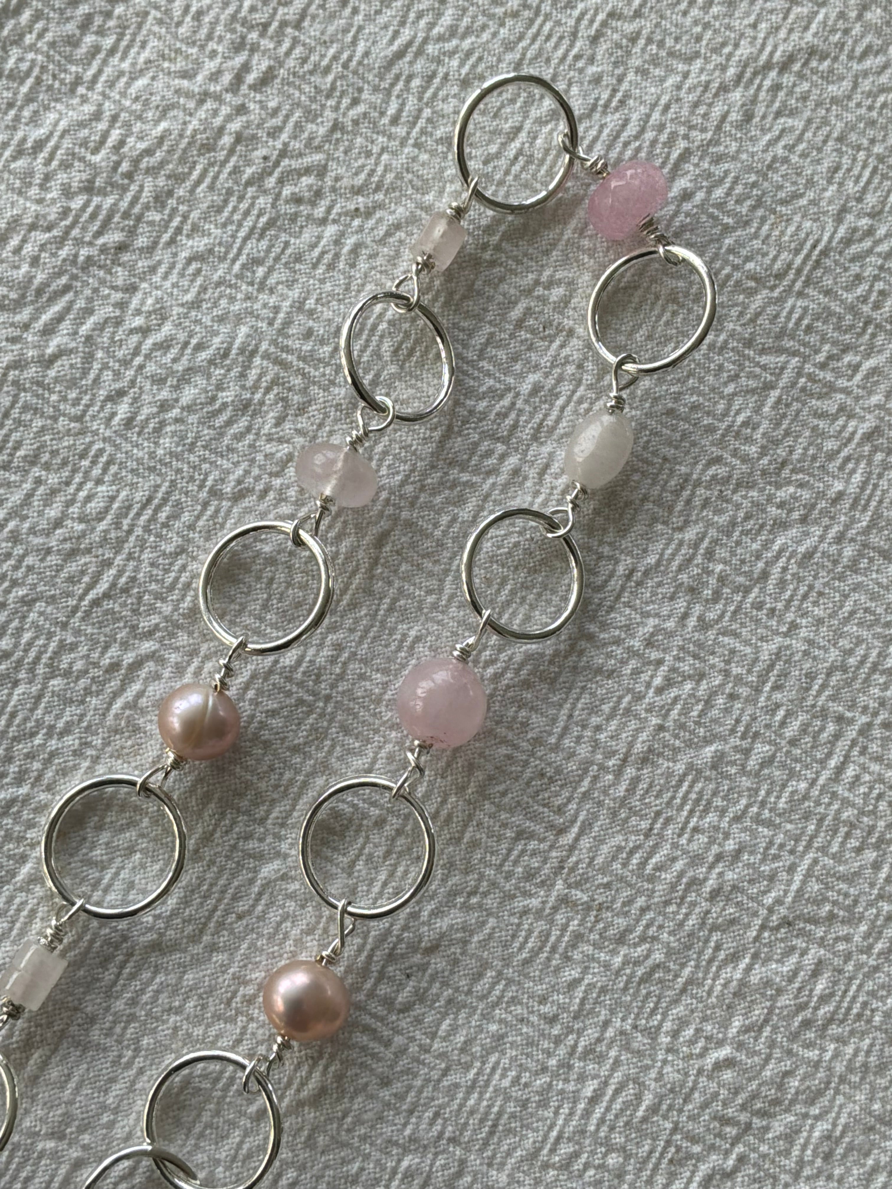 Strikkefisk forsølvet 10 ringe passer på op til 10mm. Rosakvarts og Perler