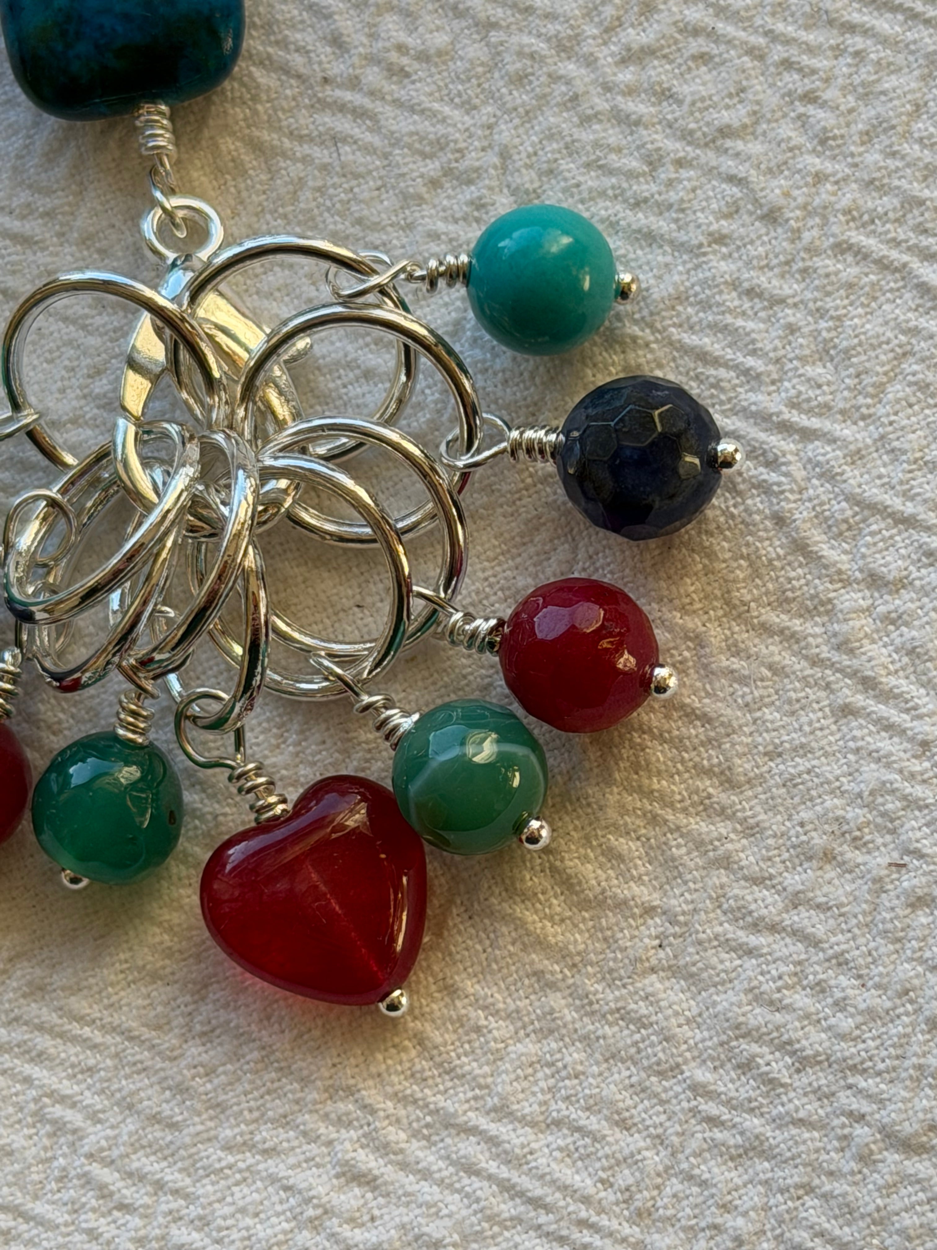 Maskemarkør sæt rødt hjerte, Turkis, Sodalit og Agat, forsølvet. Op til 10 mm