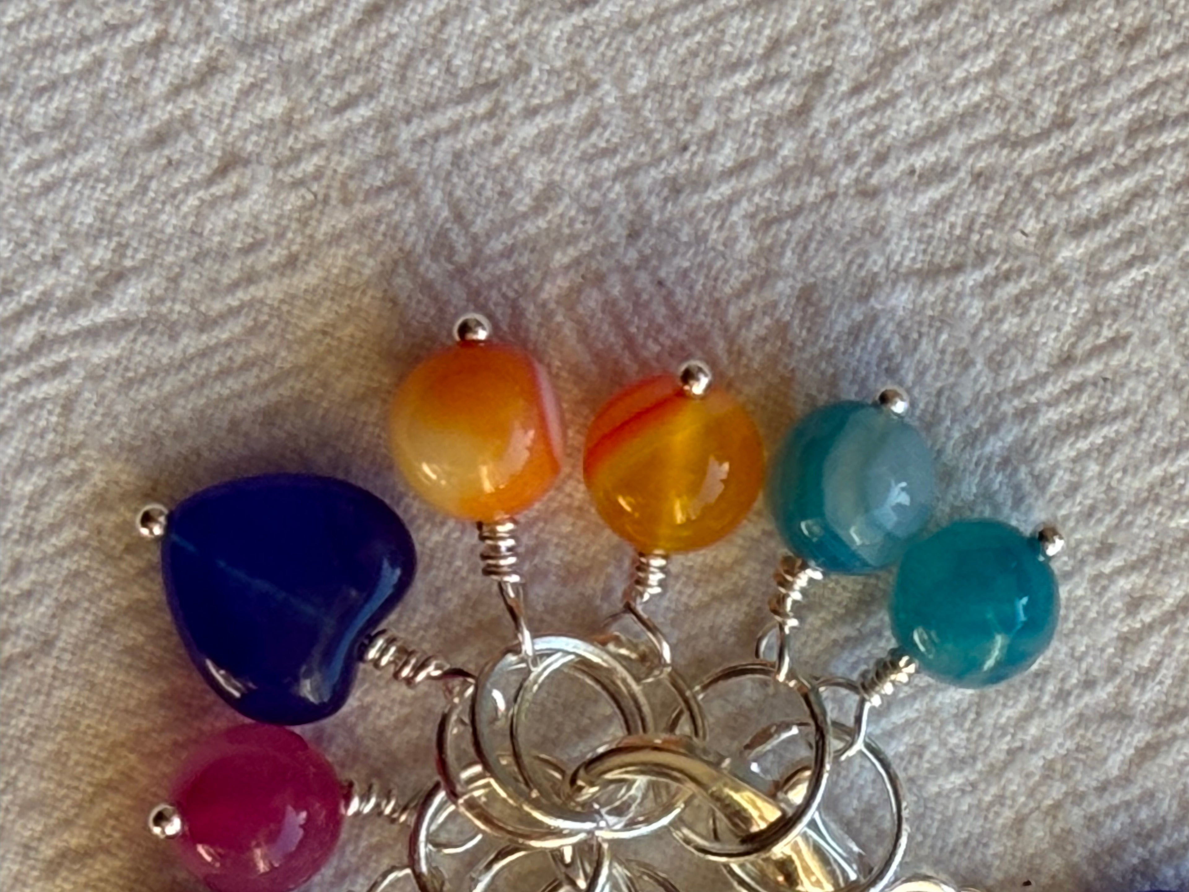 Maskemarkør sæt Blå Hjerte og Agater forsølvet. Op til 7 mm.