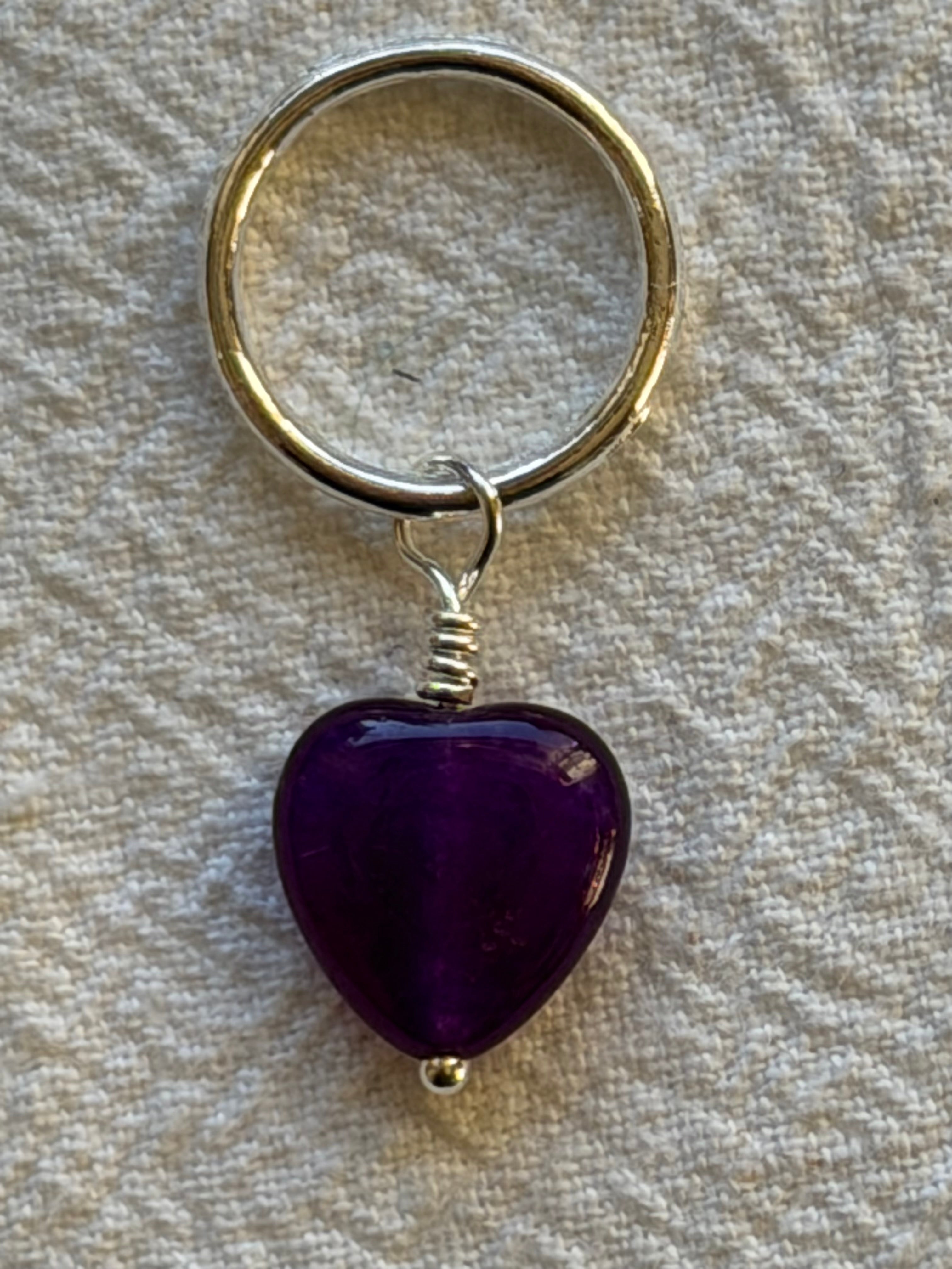 Maskemarkør et enkelt Lilla Agat hjerte ca 12x12x6 mm. Op til 10 mm forsølvet eller forgyldt